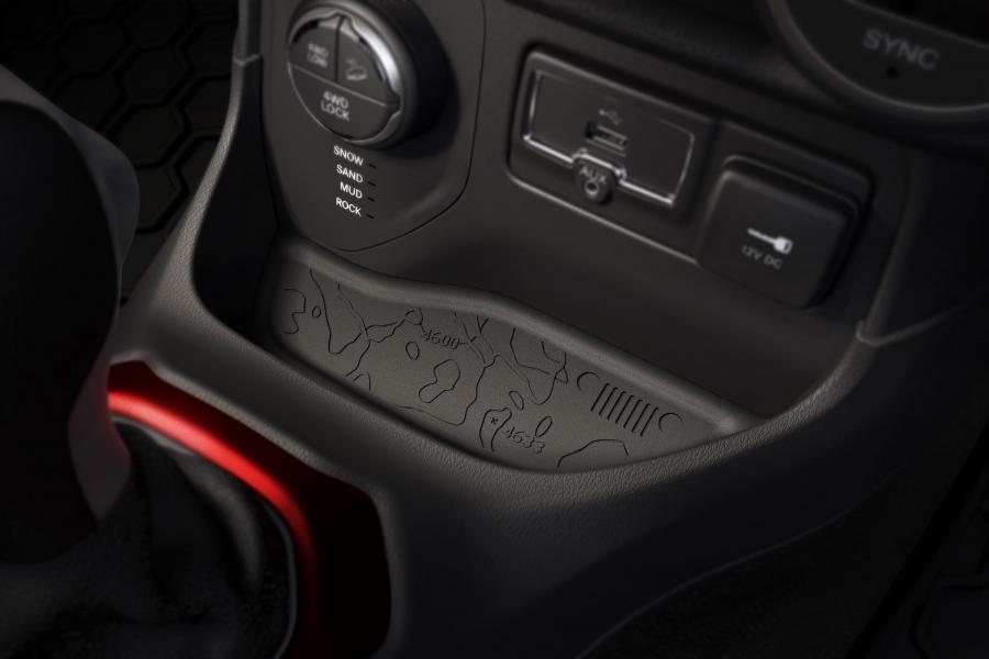 Детали интерьера Jeep Renegade Trailhawk (BU) 2014 года  (NA) (фото 47 из 47)